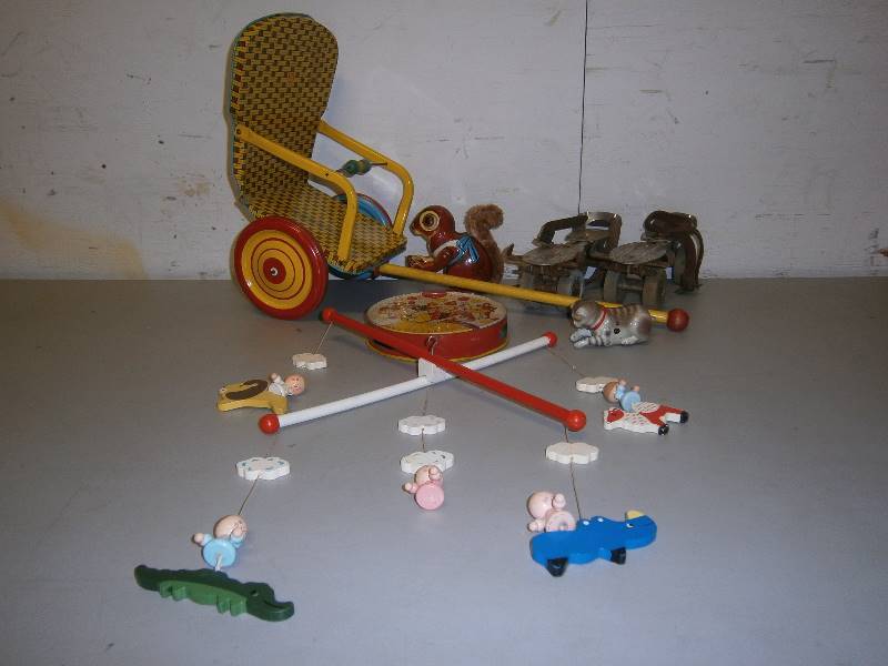 lot 155 image: Vintage Tin and Wood Toy Lot