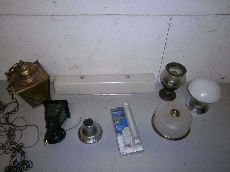 lot 176 image: Lot of 7 Vintage Light Fixtures