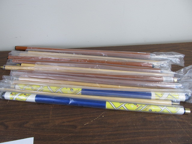 lot 213 image: Assorted Pool Cues incl. Coors Beer