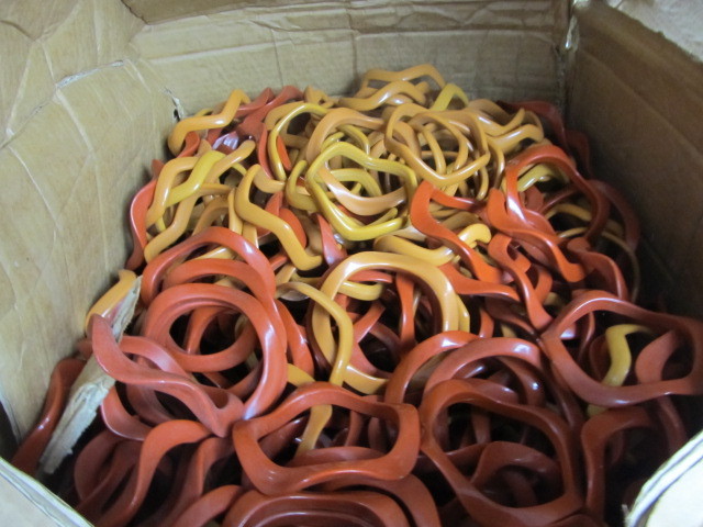 lot 216 image: HUGE Lot of Bangle Bracelets - 1000