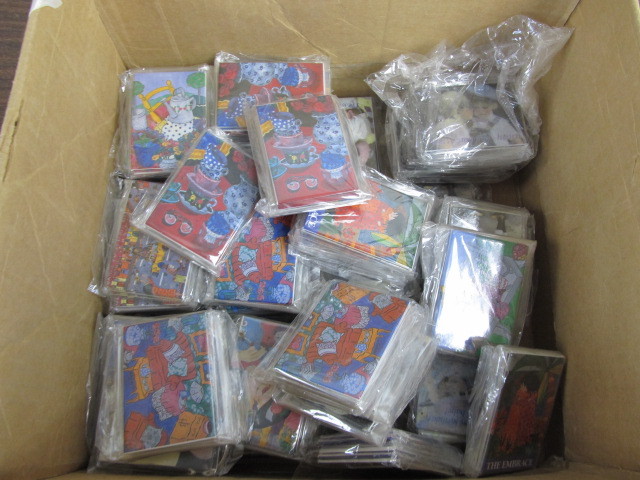 lot 217 image: Large Lot of NEW Decorative Kitchen Magnets