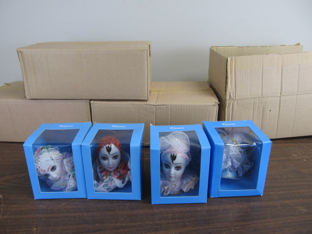 lot 219 image: 22 NEW Porcelain Lady Head Figurines