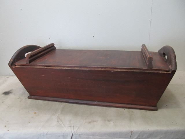 lot 3 image: Antique 19th Century Primitive Lidded Dough Box