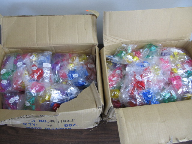 lot 229 image: 500 NEW AladdinGenie Lamp Necklaces