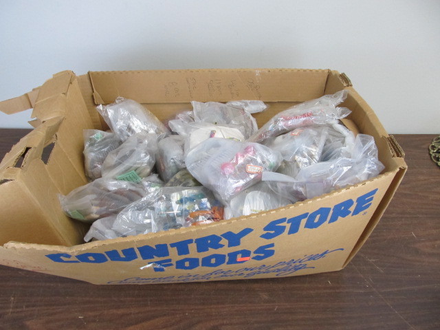 lot 237 image: LARGE Lot of Assorted Hair Clips - NEW