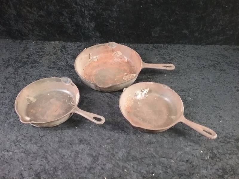 Lot - Cast Iron Pans