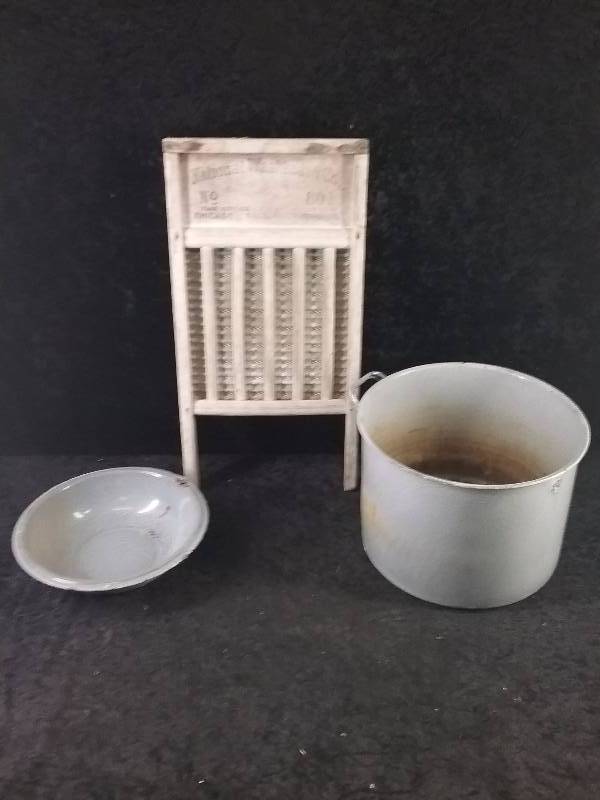 Lot - Enamel PotPan & Washboard
