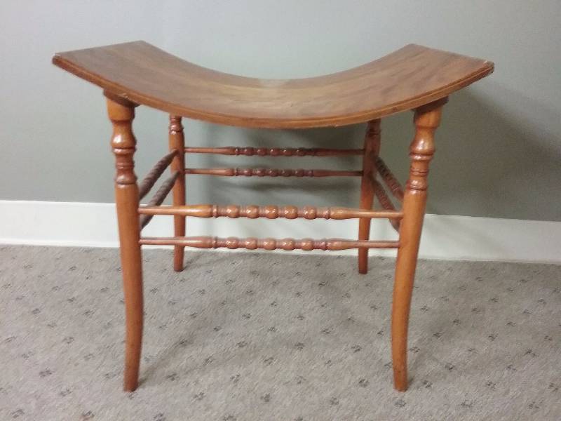 Wood Curved Seat Bench 17x19x15