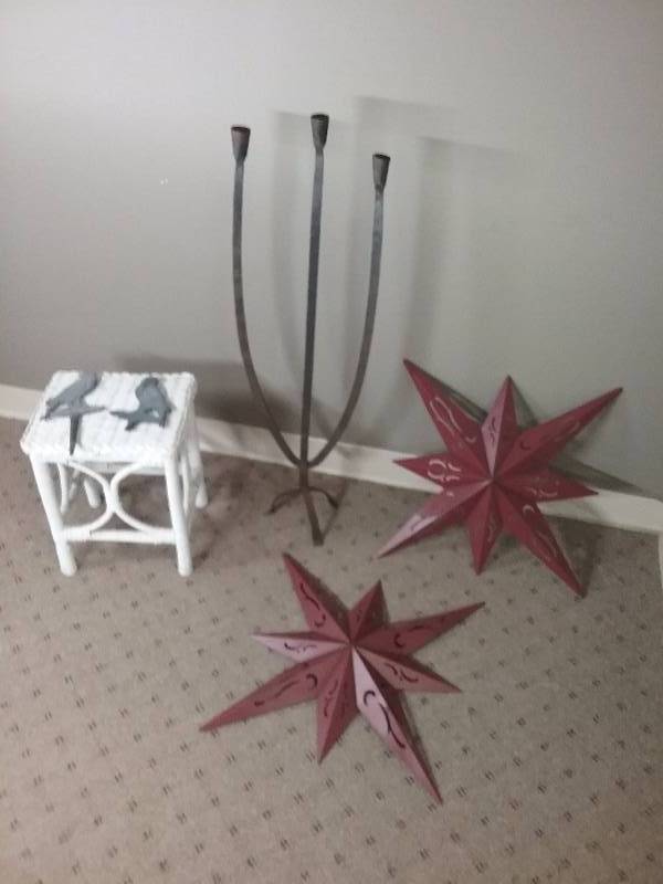 Lot - Misc - Large Metal Stars, Iron Candleholder 37, Wicker Stool, Bird Picks