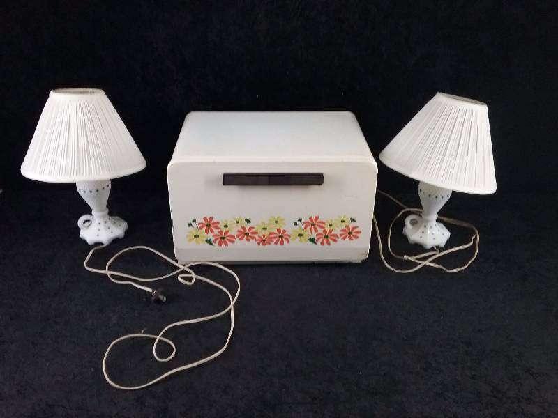 Lot - Vintage Metal Breadbox & Pair Milkglass Lamps