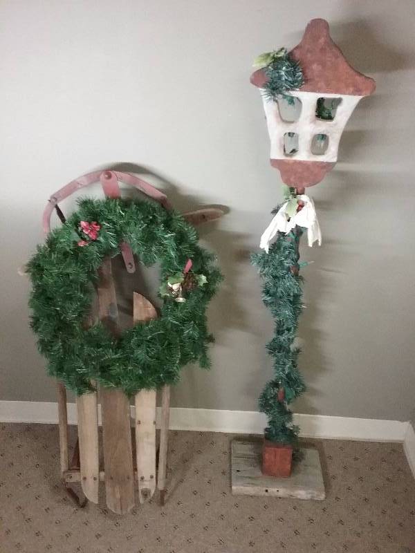 Lot - Runner Sled & Lamppost (lights do not work)