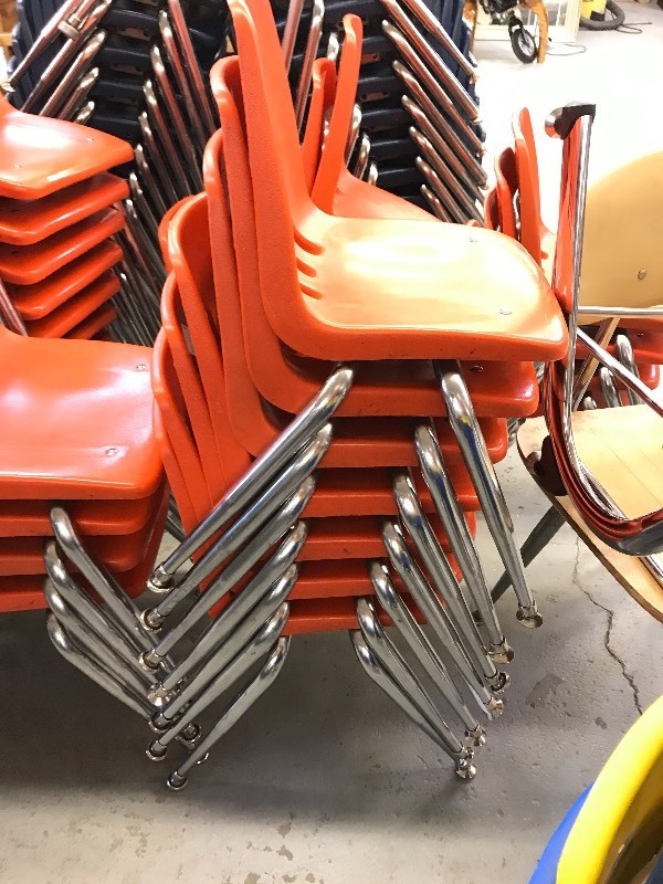 21 PLASTIC CHAIRS