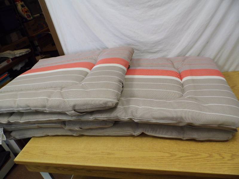 2 Lounge Cushions
