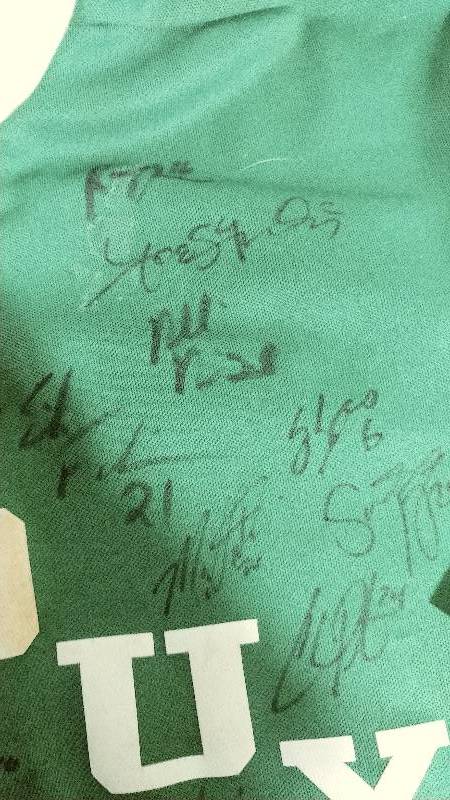 Autographed Fighting Sioux Mens Hockey Jersey