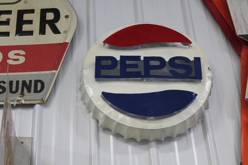 lot 15 image: Pepsi Bottle Cap Wall Decoration