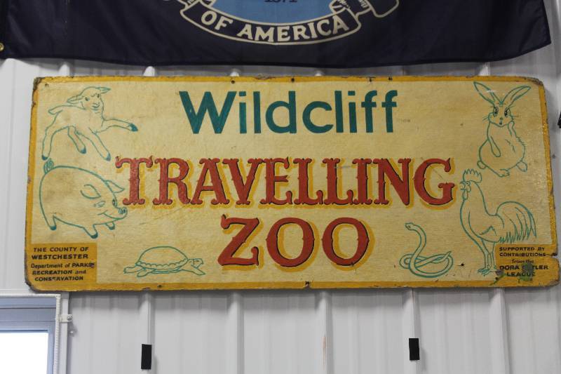 lot 22 image: Wildcliff Traveling Zoo Sign