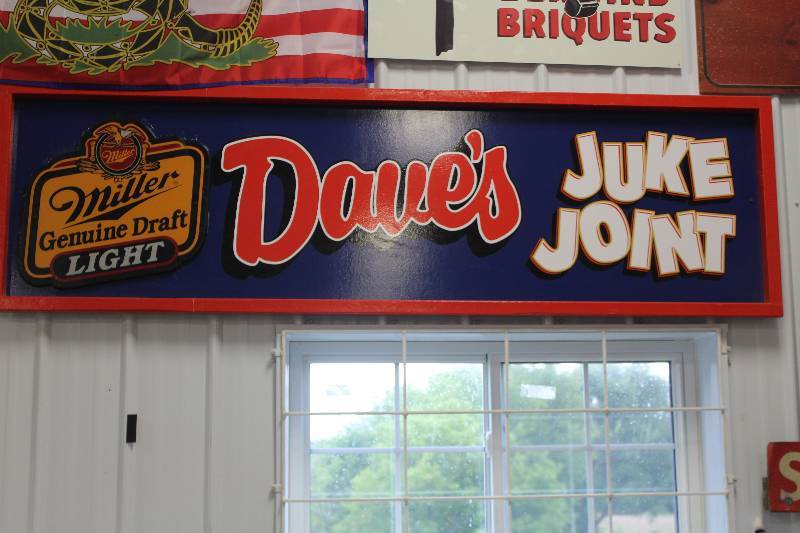 lot 27 image: Daves Juke Joint Miller Genuine Draft Beer Wood Sign