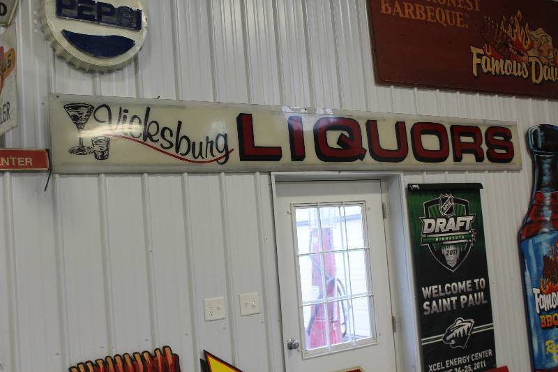 lot 16 image: Vicksburg Liquors Sign