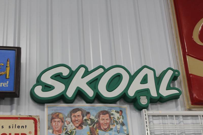 lot 44 image: Skoal Plastic Sign