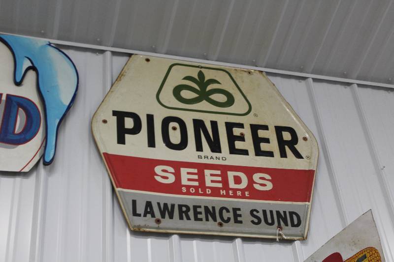 lot 65 image: Pioneer Seeds Lawrence Sund Metal Sign