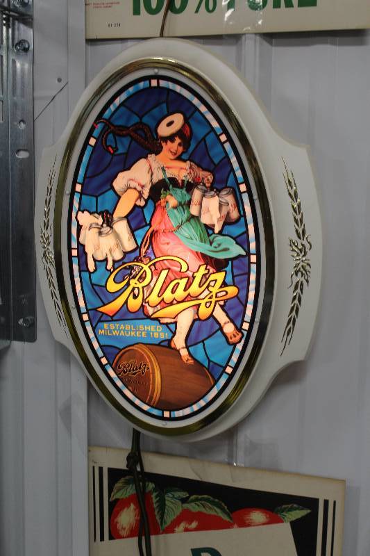 lot 86 image: Blatz Beer Lighted Wall Decoration