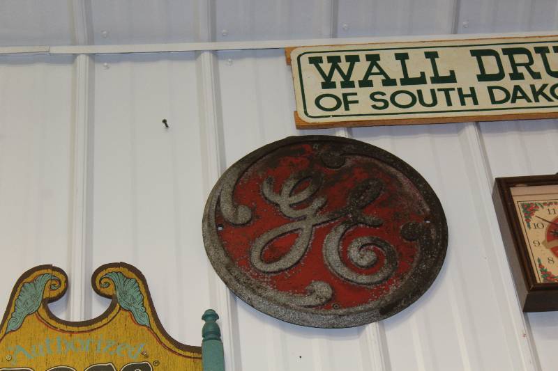 lot 115 image: GE Metal Sign