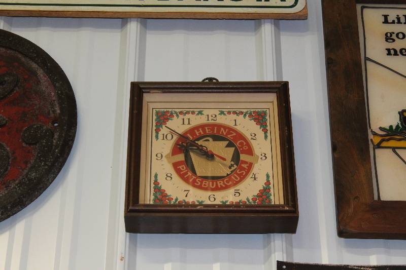 lot 116 image: R.J. Heinz Pittsburg Wall Clock