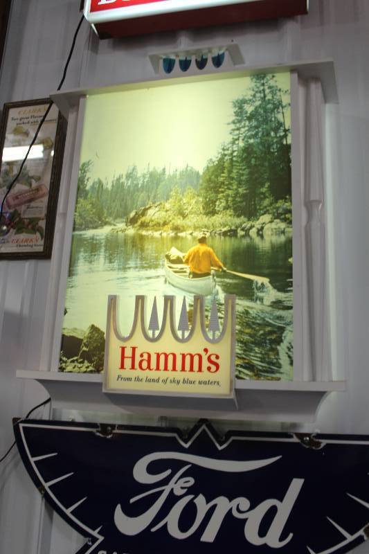 lot 128 image: Hamms Beer Lighted Wall Decoration