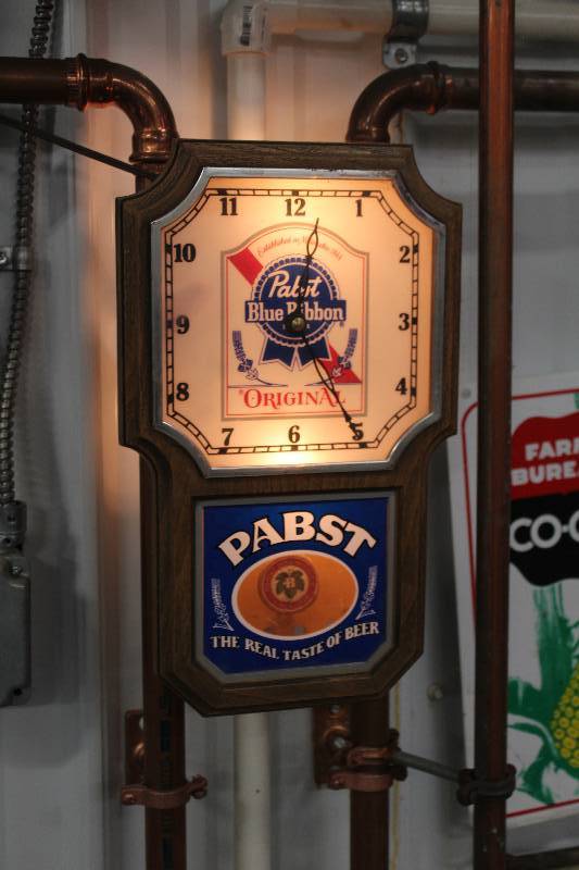 lot 138 image: Pabst Blue Ribbin Beer Lighted Wall Decoration