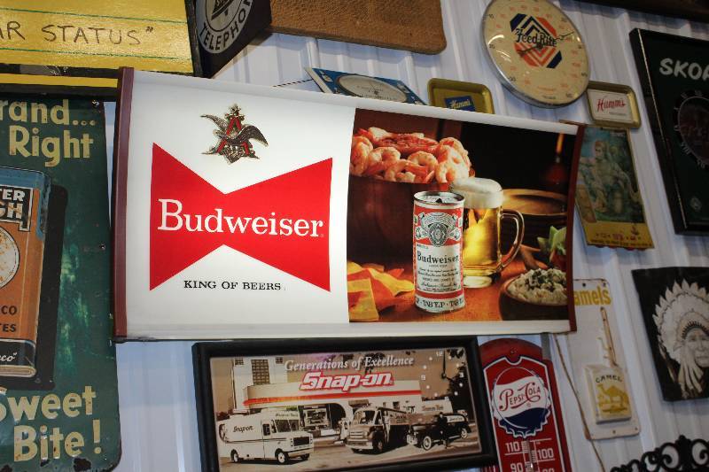 lot 151 image: Budweiser Lighted Wall Decoration