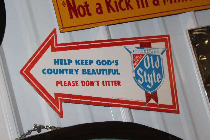 lot 213 image: Please Dont Litter Sign