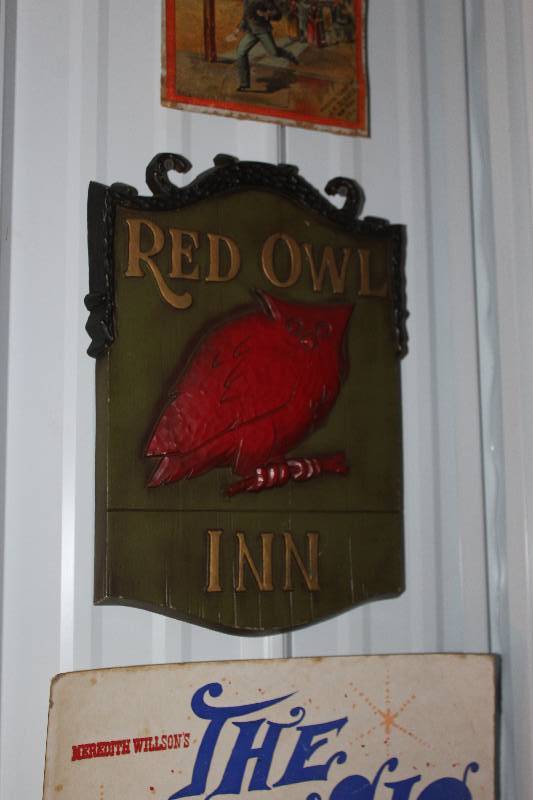 lot 222 image: Red Owl Inn Wall Decoration