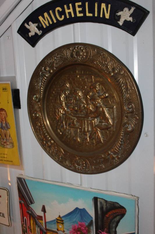 lot 228 image: Decorative Wall Plate