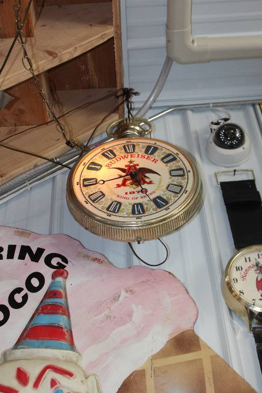 lot 267 image: Anheiser Busch Beer Lighted Wall Clock