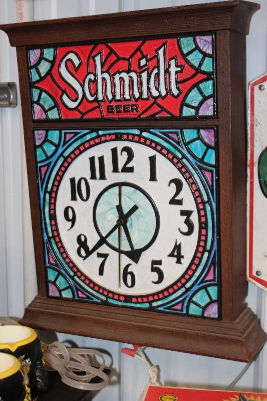 lot 285 image: Schmidt Beer Wall Clock
