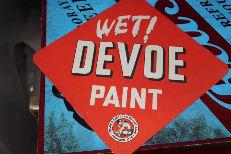 lot 289 image: Devoe Wet Paint Chipboard Sign