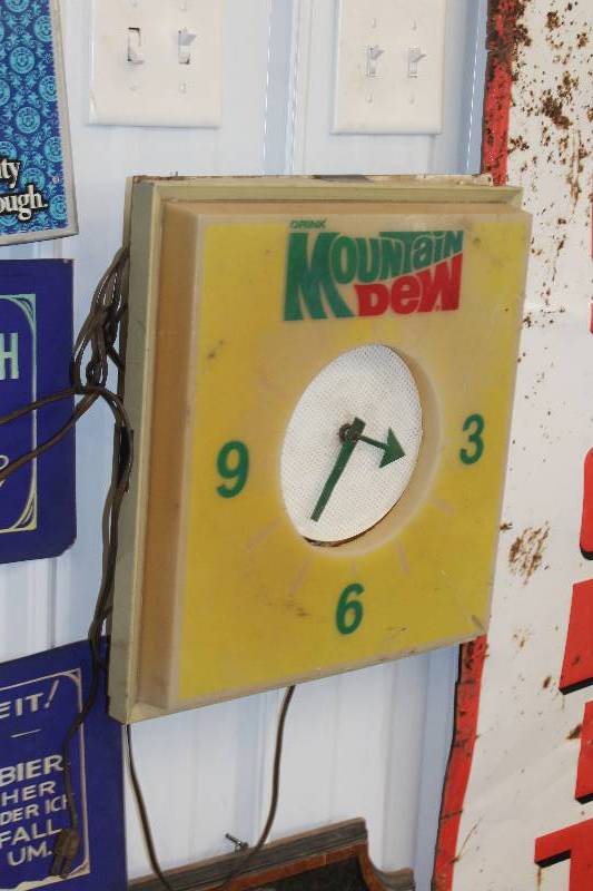 lot 293 image: Mountain Dew Wall Clock