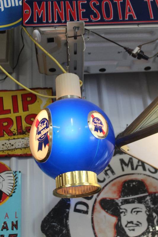 lot 304 image: Pabst Blue Ribbon Beer Hanging Light