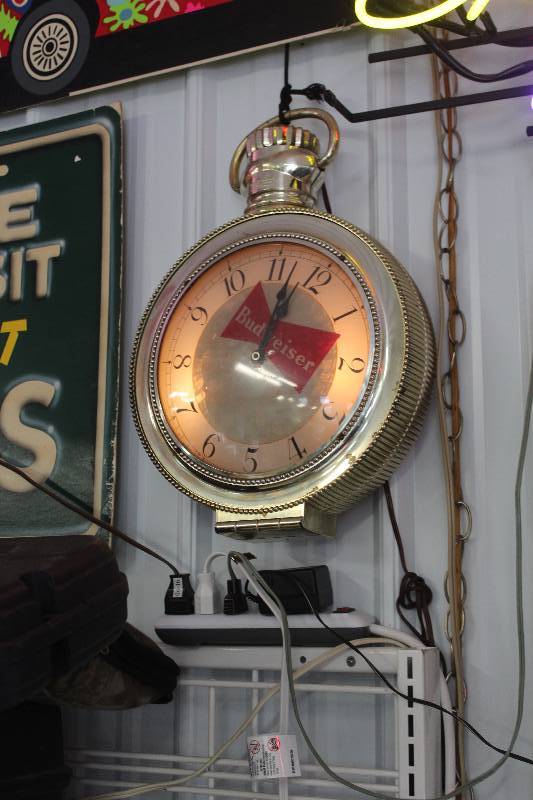 lot 315 image: Budweiser Lighted Wall Clock