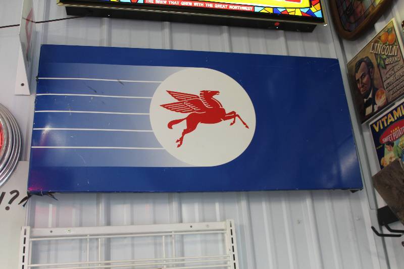 lot 326 image: Mobil Oil Metal Sign