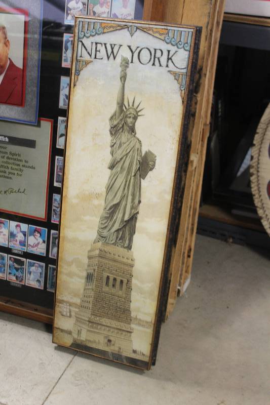 lot 368 image: New York Wall Art