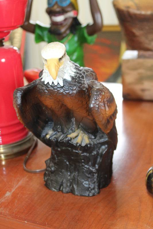 lot 376 image: Bald Eagle Table Statue