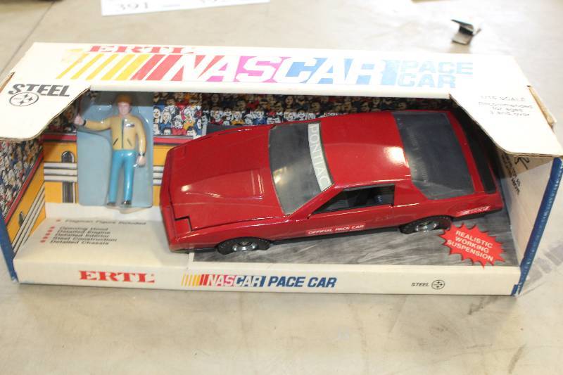 lot 398 image: NASCAR Pace Car 118 Pontiac Firebird
