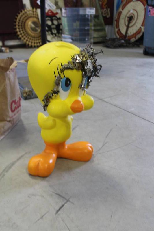 lot 386 image: Tweetie Bird Floor Statue
