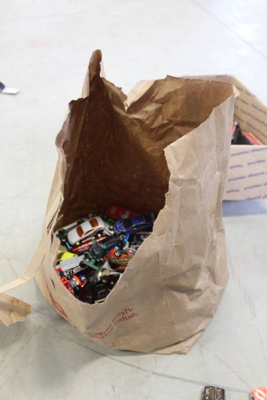 lot 408 image: Misc Hot Wheels,Matchbox,Other 164 Cars