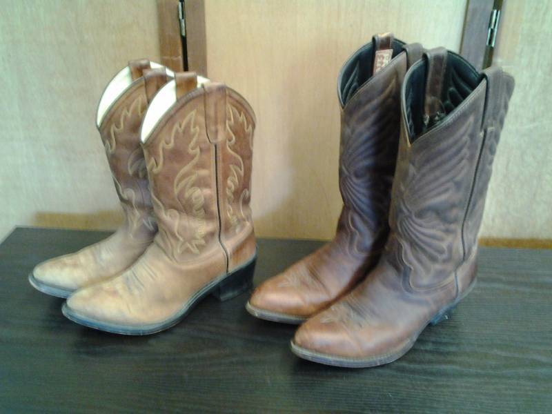 lot 4 image: 2-Pair Boots Old West Brand & Santa Fe Brand Size 7