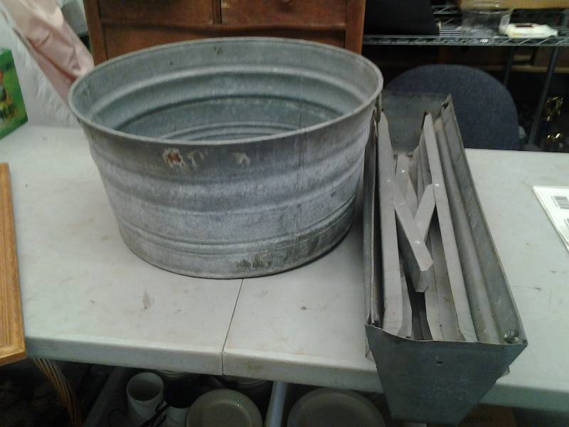 lot 26 image: Old Galvanized Wash Tub & 1-Saw Horse