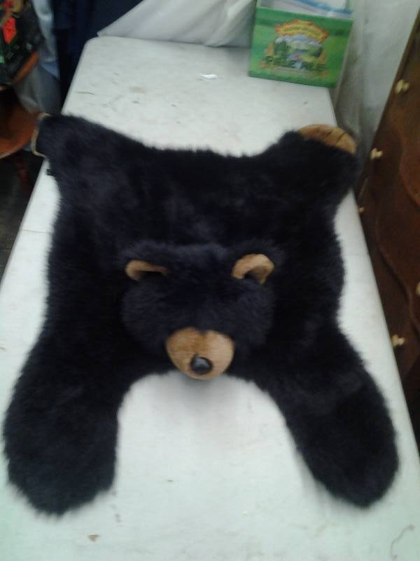 lot 34 image: Cute Bear Rug 40x32