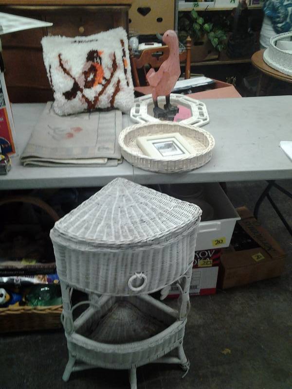 lot 41 image: White Wicker Shelf, Rug Latch Hook Pillow, Mirror, Decor
