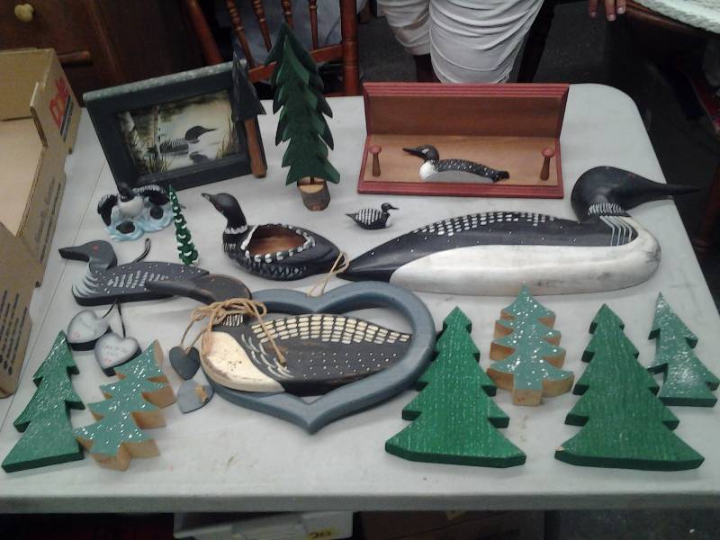 lot 46 image: Wood Loon & Pine Tree Decor